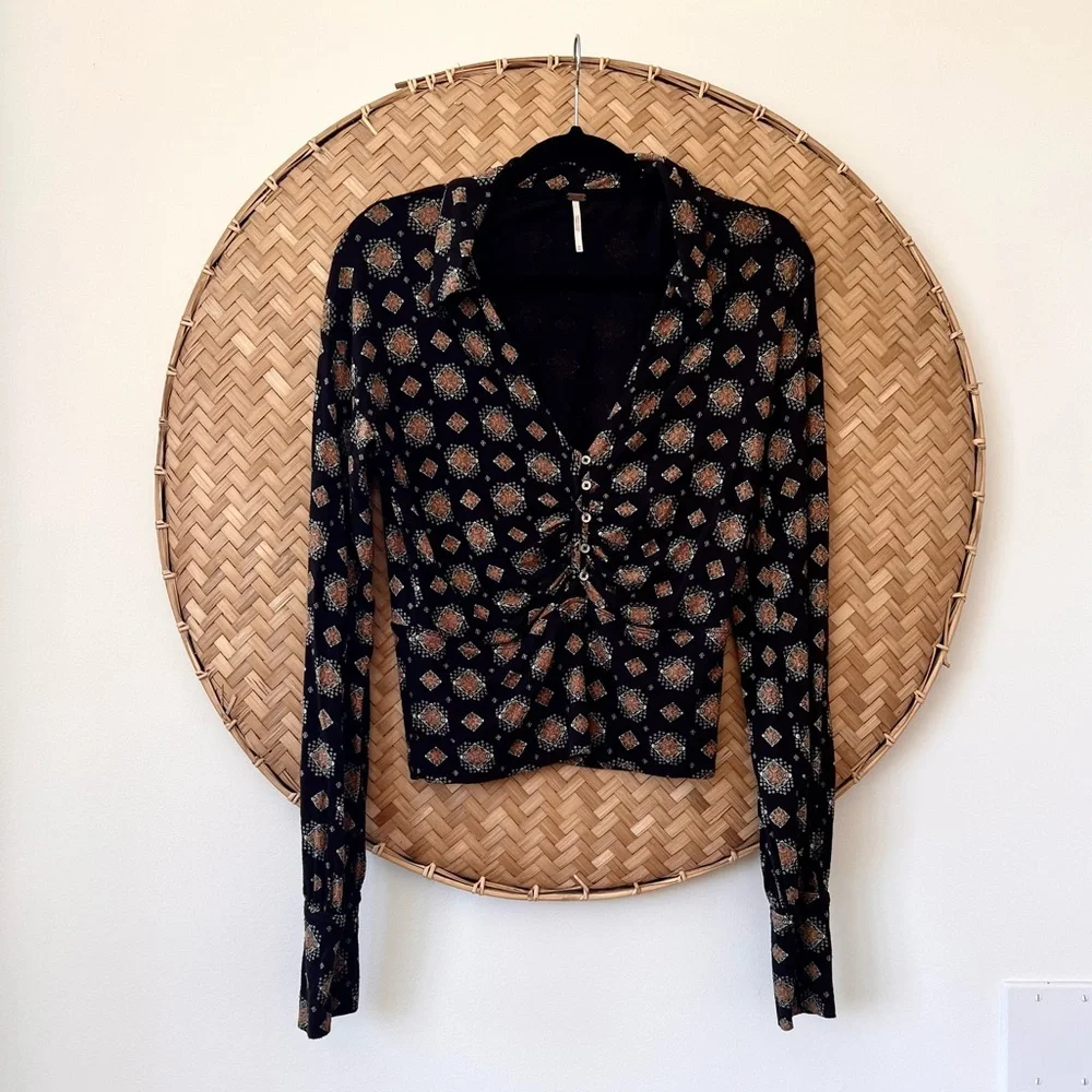 FREE PEOPLE FLATTERING PARTY TOP BOHO WASHED BLACK PRINT LONG SLEEVE LIGHTWEIGHT